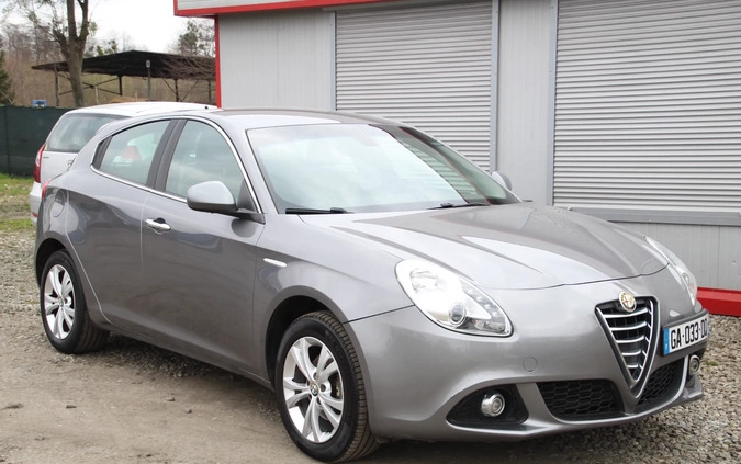 Alfa Romeo Giulietta cena 28900 przebieg: 143961, rok produkcji 2016 z Biała małe 379